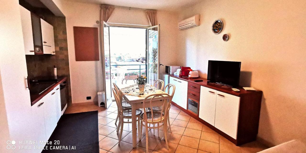 Sea Garden, Fronte Mare Con Piscina Apartment Mascali Exterior photo