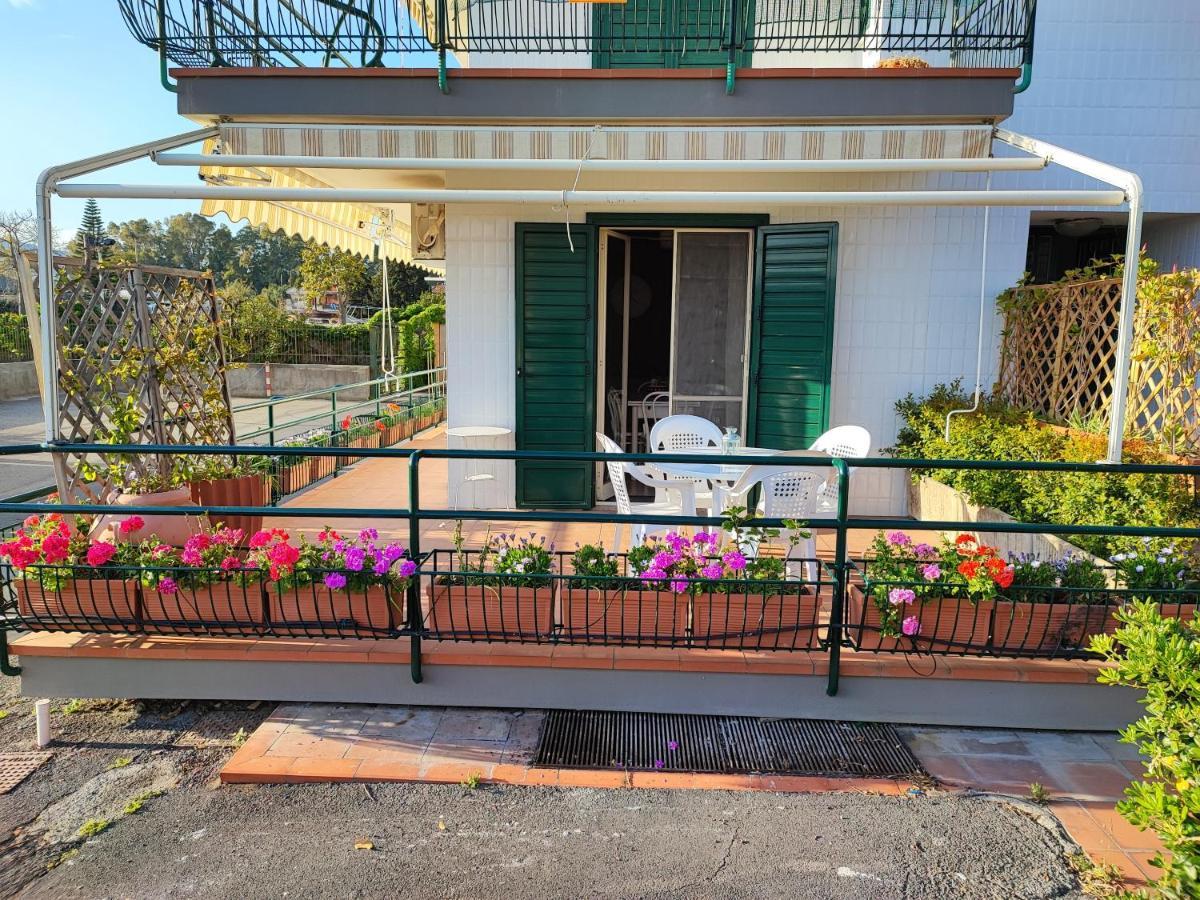 Sea Garden, Fronte Mare Con Piscina Apartment Mascali Exterior photo