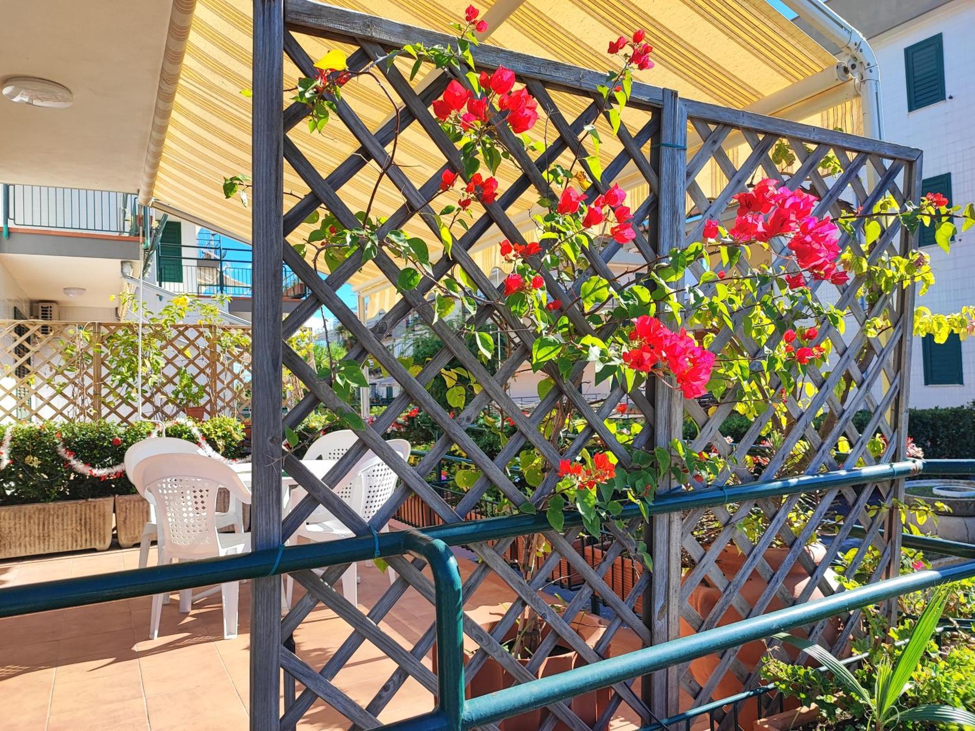Sea Garden, Fronte Mare Con Piscina Apartment Mascali Exterior photo
